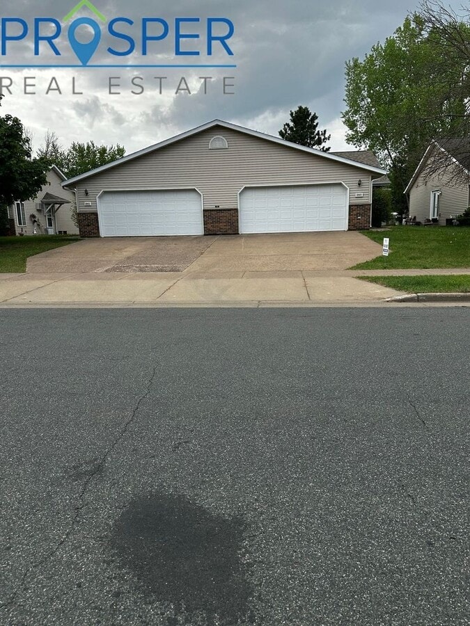 Spacious 2 Bedroom 2 Bath in Eau Claire - Spacious 2 Bedroom 2 Bath in Eau Claire Townhome