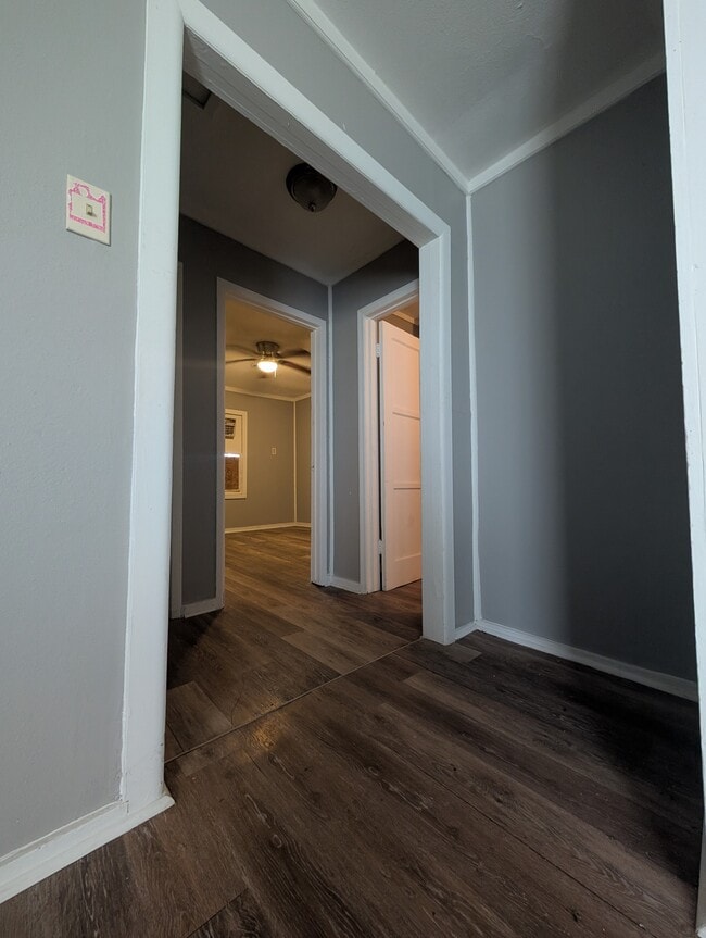 hallway to bedrooms and bathroom - 611 Gordon St