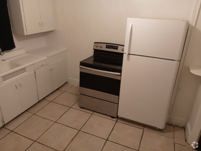 Building Photo - 1210 Erie St Rental