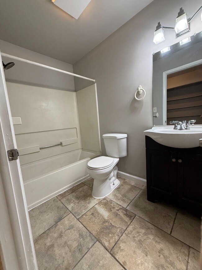 Photo - 845 Poplar St
