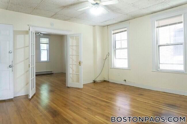 Photo - 198 Maverick St Unit 1