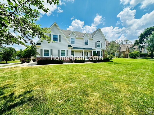 Building Photo - Beautiful, Spacious Home w/ Open Floor Pla...