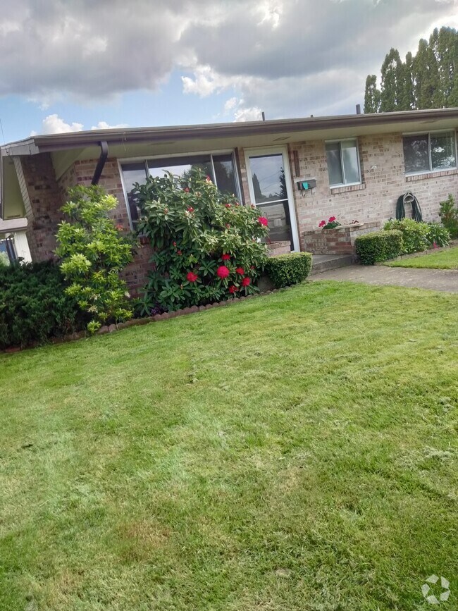 Building Photo - 1212 9th Ave NW Unit 1212 9th Ave NW Puyallup Rental