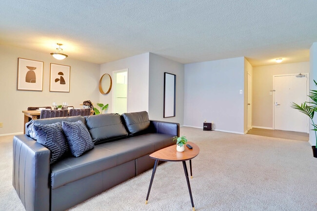 Photo - 2111 Richmond Hwy Unidad FL2-ID1022370P