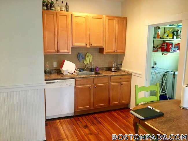 Photo - 17 Hunnewell Ave Unidad 2