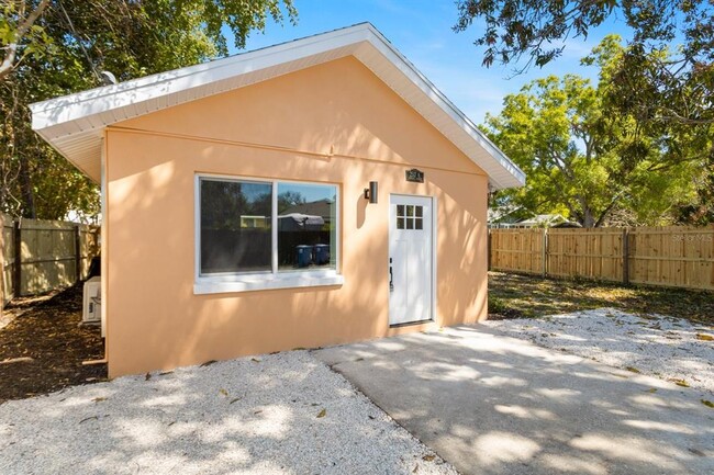 Building Photo - 2517 Oakdale St S Rental