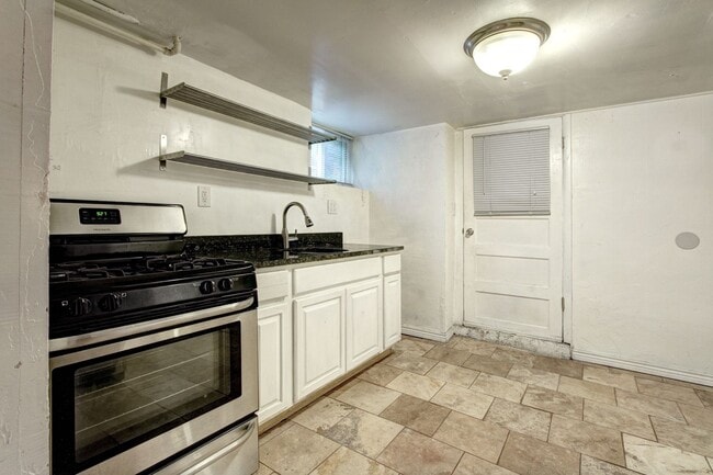 Building Photo - 2237 Unit C Rental