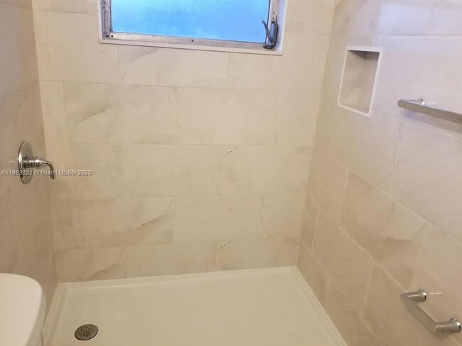 Photo - 2225 SW 68th Ct Unidad 1