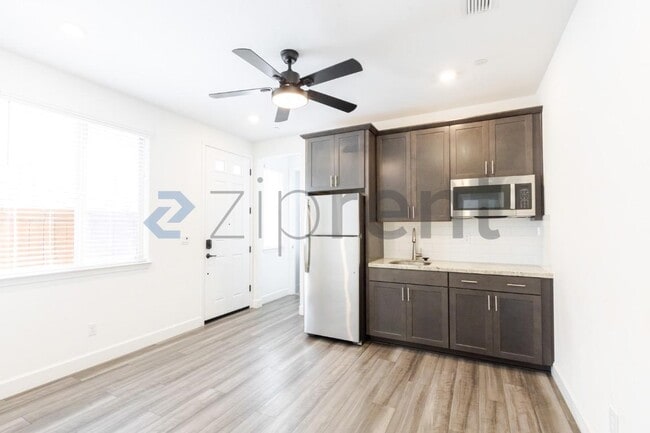 Photo - 6193 Oberlander Dr