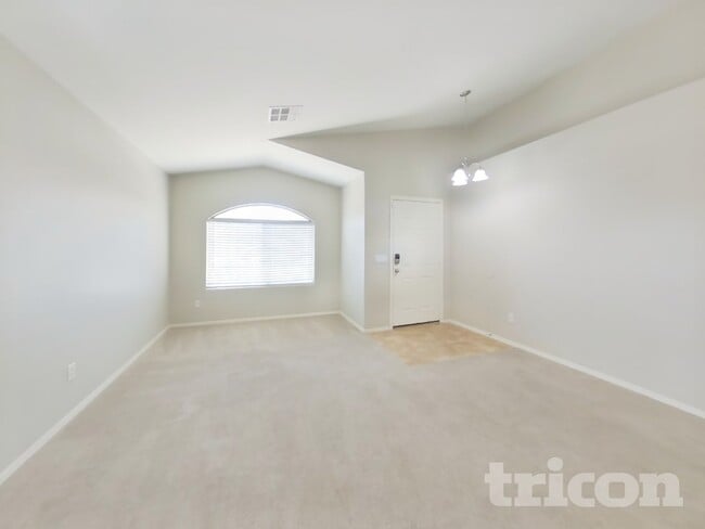 1312 E Elm Rd