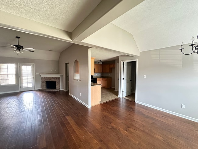 SHOWSTOPPER! 3BR/2BA in Cordova | Vaulted Ceilings & Soaking Tub | Fenced Yard