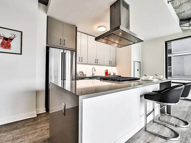 Photo - 475 E Ohio St