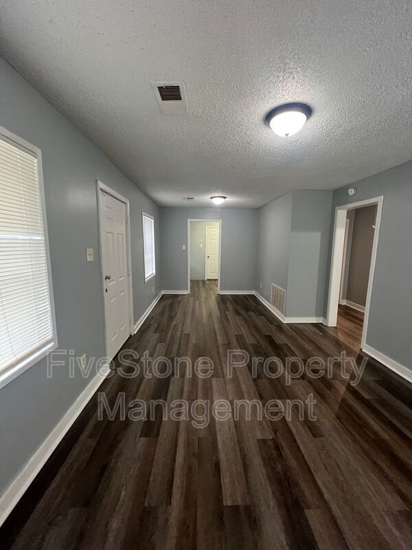 Photo - 1300 Robin Hood Ln