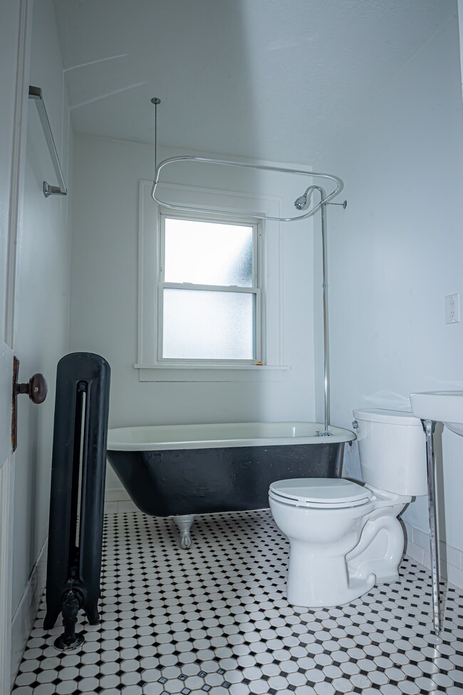 Photo - 13318 Madison Ave Unidad Apt 4