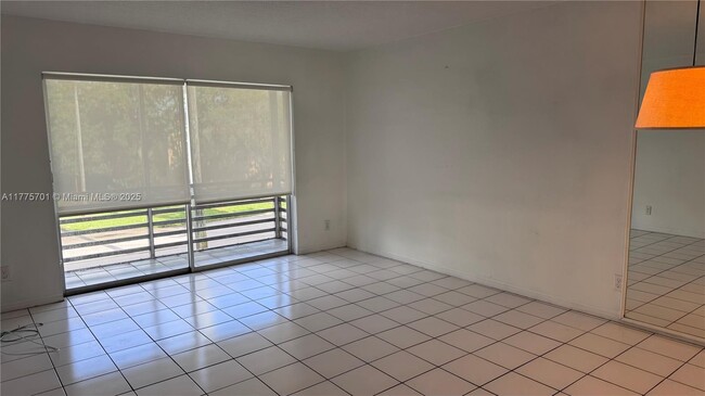 Building Photo - 20201 NE 29th Ct Unit D214 Rental