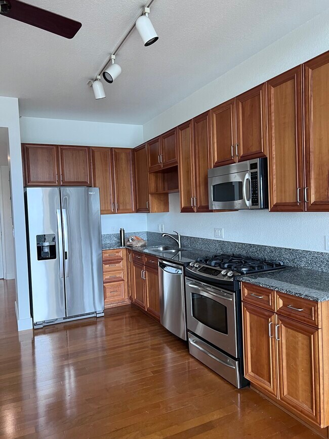 Building Photo - 150 E Robinson St Unit 1009 Rental