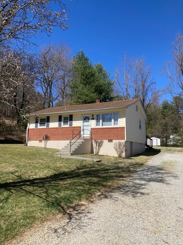 Photo - 2533 Wildwood Rd (Salem, VA)