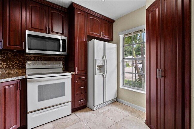 Photo - 374 Bennington Ln