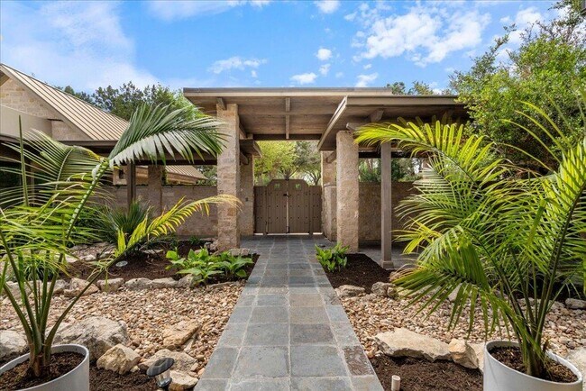 24736 Travis Lakeside Cove