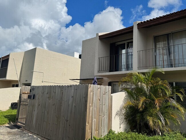Building Photo - 5937 SW 36th Ct