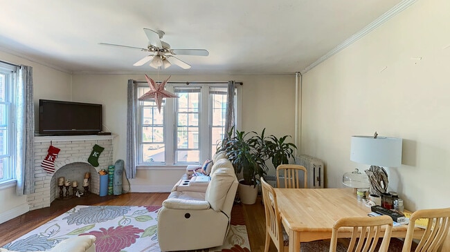 Photo - 16 Glenville Ave Unidad 8