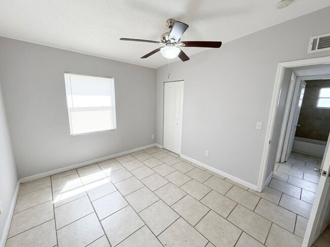 Photo - 740 W Robinson St