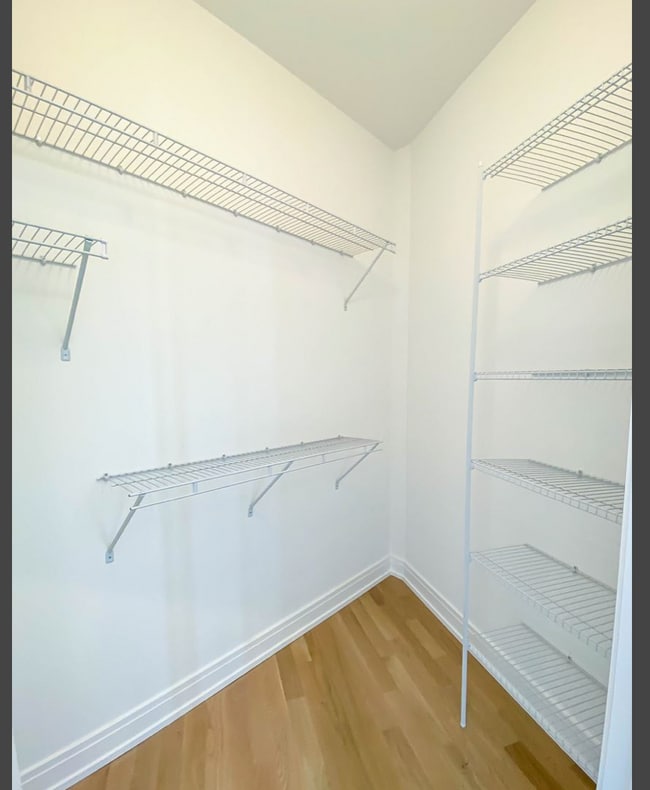 Photo - 1050 W Cornelia Ave Unit 402