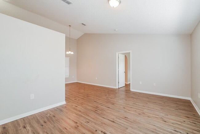 Photo - 1416 Muir Cir