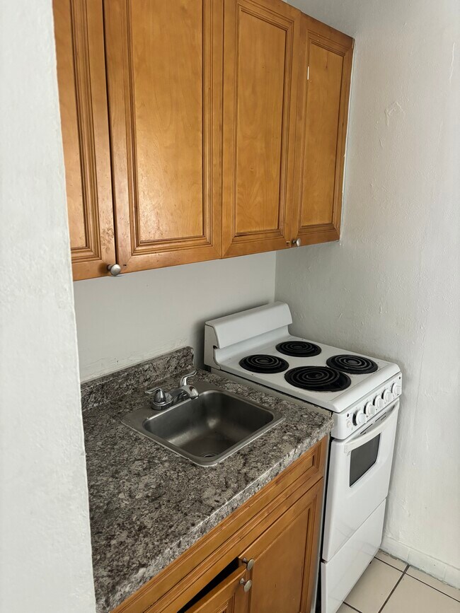 Building Photo - 2041 Jackson St Unit 1 Rental