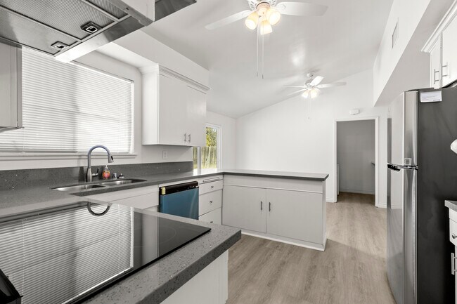 Photo - 20335 Oxnard