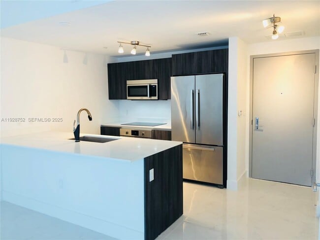 Photo - 488 NE 18th St Unit 907