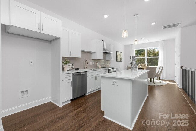 Photo - 550 Beatties Ford Rd