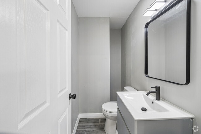3BR, 2BA - 960SF - Second Bathroom
