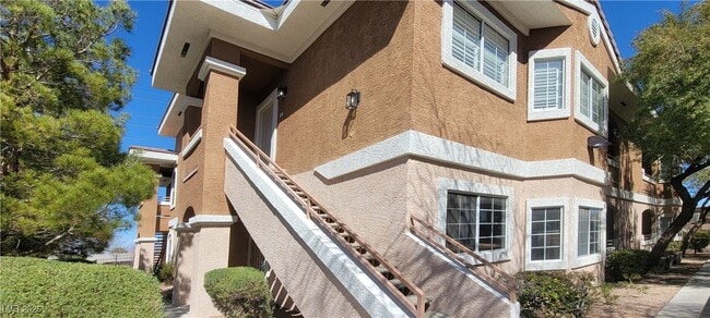 Building Photo - 830 Carnegie St Unit 1821