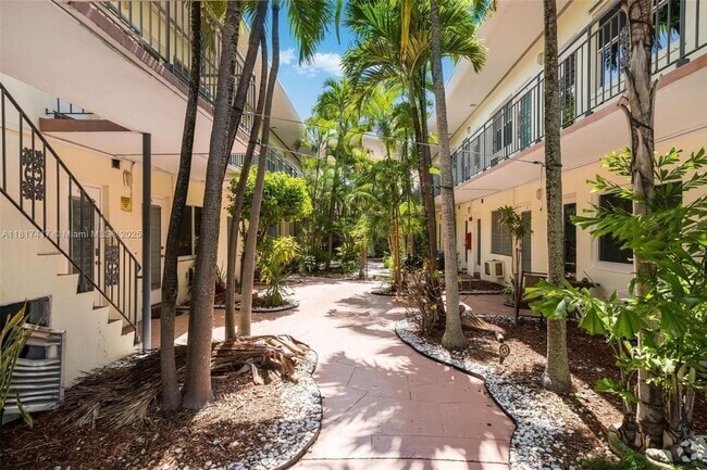 Building Photo - 8040 Tatum Waterway Dr Unit 6 Rental