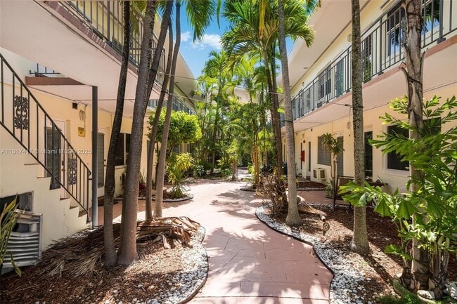 Photo - 8040 Tatum Waterway Dr Unidad 6 Rental