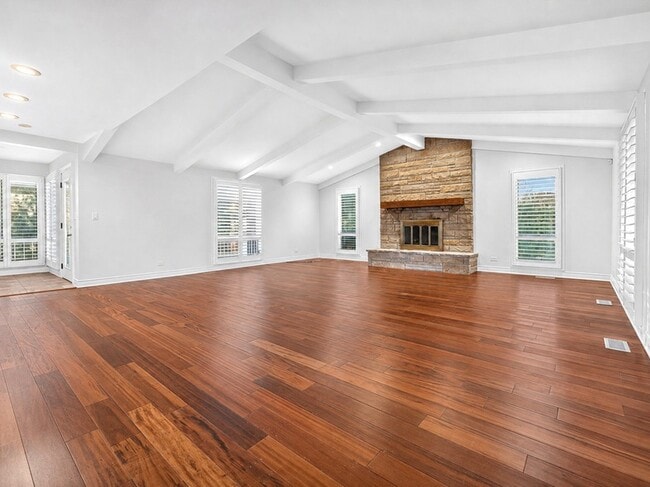 800 Ridgemoor Dr
