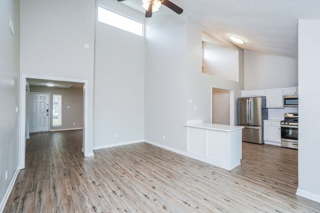 Photo - 910 Companion Dr