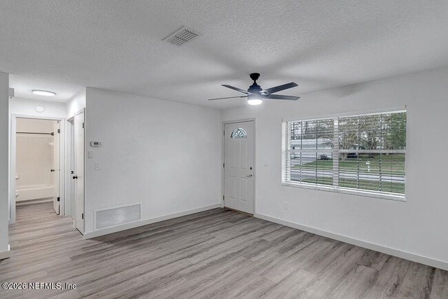 Photo - 407 Cassandra Ln