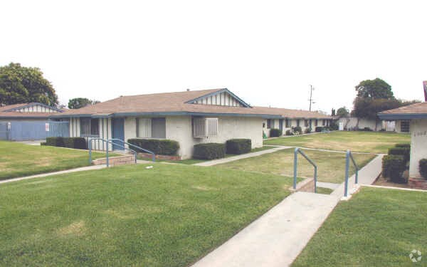 Photo - 12015 Pipeline Ave Apartments