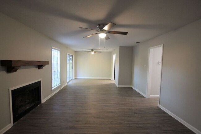 Tour Today! 2 bed 2 bath Apartment in Sout... - Tour Today! 2 bed 2 bath Apartment in Sout...