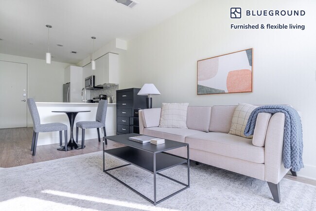 Photo - 1301 W Koenig Ln Unit FL3-ID317