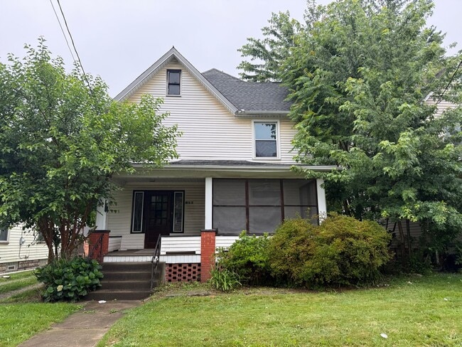 Building Photo - Updated 3-4 Bedroom House