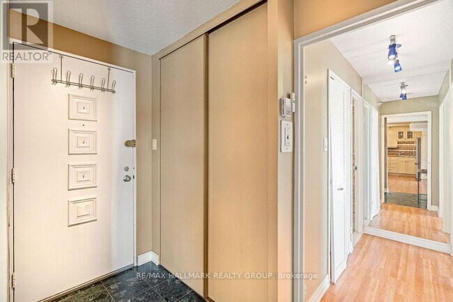 Photo - 915 Elmsmere Rd Unité 502