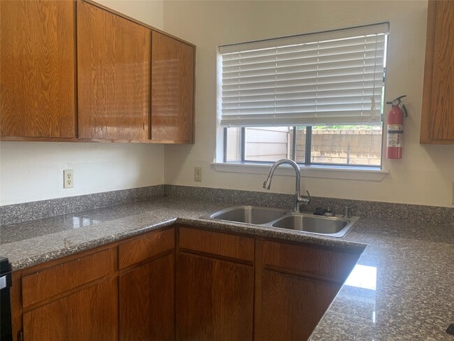 Photo - 2710 Grants Lake Blvd Unidad M2