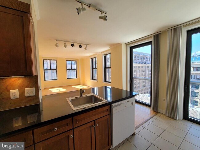 Photo - 631 D St NW Unidad 733