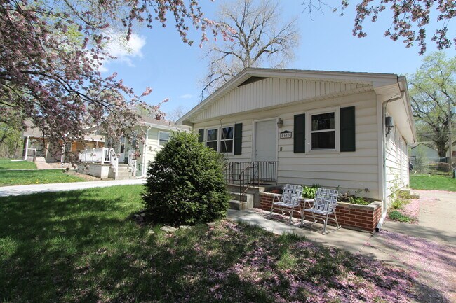 Nice 4 Bedroom Home! Finished Basement! A... - Nice 4 Bedroom Home!  Finished Basement! A...