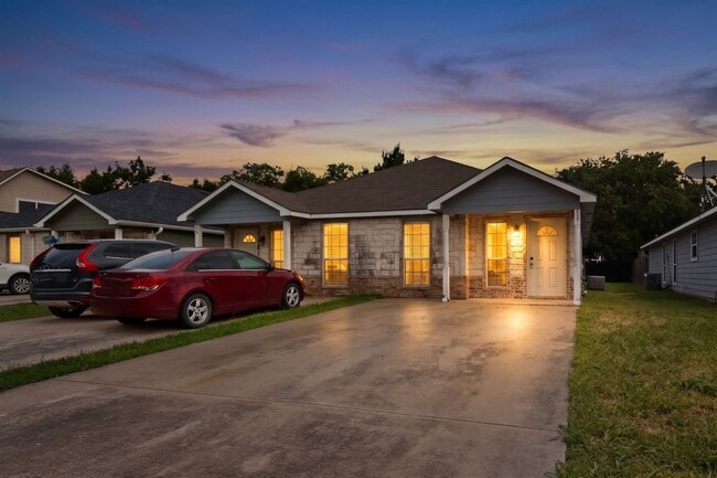Building Photo - Open-Concept Living with Private Backyard Retreat in a Move-In Ready 3 Bedroom Home