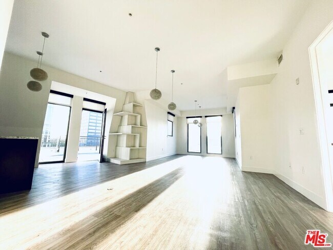 1122 Gayley Ave Unit 408