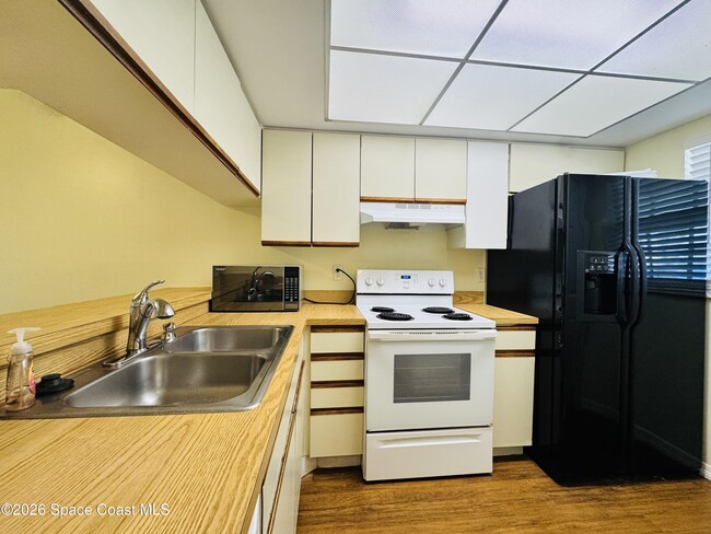 Photo - 3092 Sir Hamilton Cir Unit 4